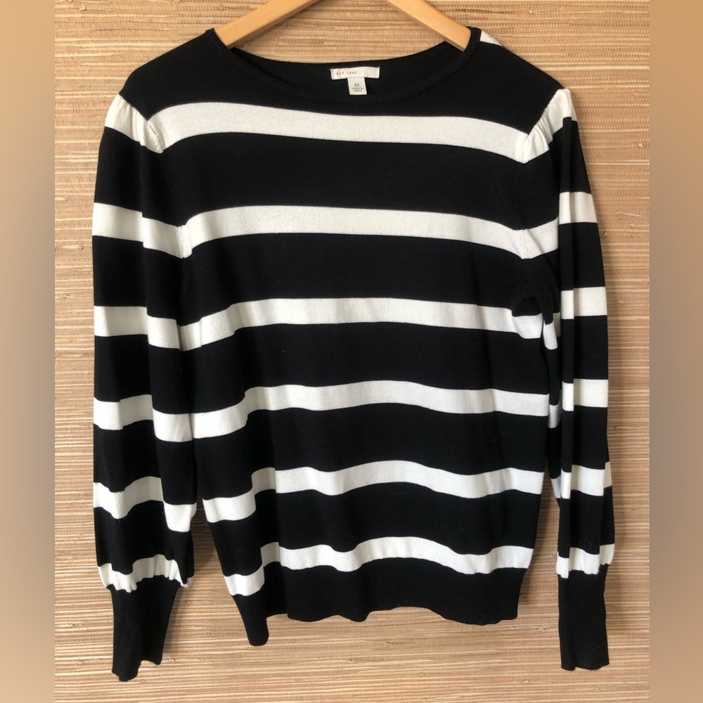 NWOT Sz M Established 1946 Women’s Sweater Black/Ivory Rayon/nylon Machine wash.